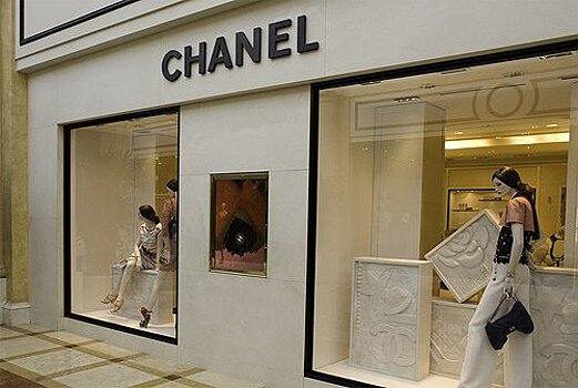 Спрос на Chanel падает, но только не в России