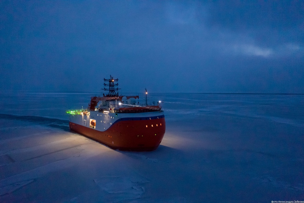 Дрейфующая станция СП-42 подошла к географическому Северному полюсу