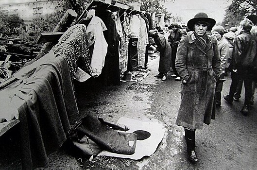 35 выразительных фото про Россию в дикие 90-е