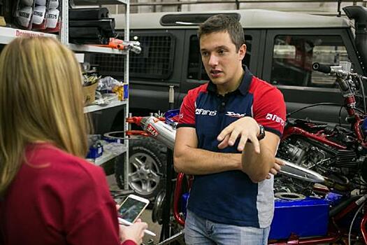 На уральской Рублевке скупают голоса в пользу гонщика-единоросса