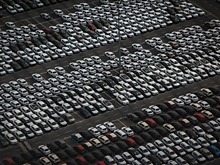 Петербургские автозаводы замедляют темпы производства