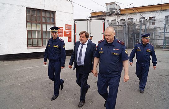 Владимир Винницкий посетил уральскую ИК-2, где осужденные порезали себя
