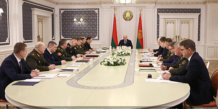 Лукашенко поручил рассмотреть возможность выкупа арендного жилья военнослужащими