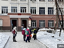 Магнитогорским школьникам приходится переодеваться на улице