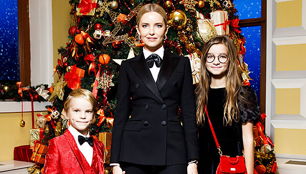 Наталья Якимчик с детьми на новогодней елке Galop