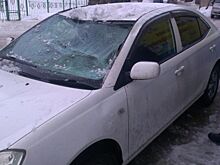 Что делать, если на машину упал снег с крыши дома