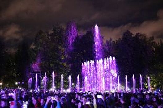 Чудо в центре города: в Новосибирске запустили инновационный фонтан