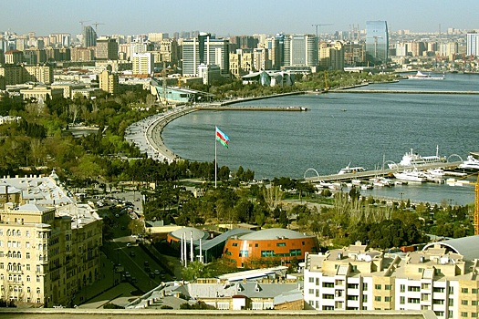 Туристы продолжают отдыхать в Азербайджане