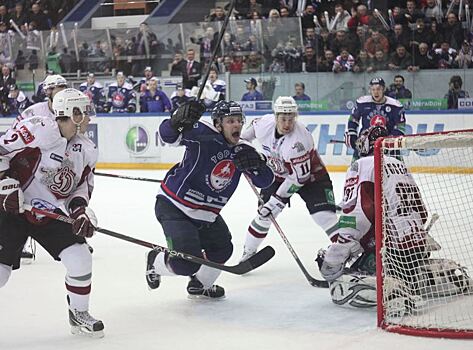 Возвращение сына легенды. Михаил Варнаков вернулся в «Торпедо»