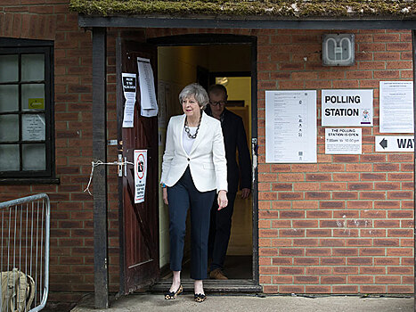 Глава аппарата Терезы Мэй ушла в отставку вслед за главным советником