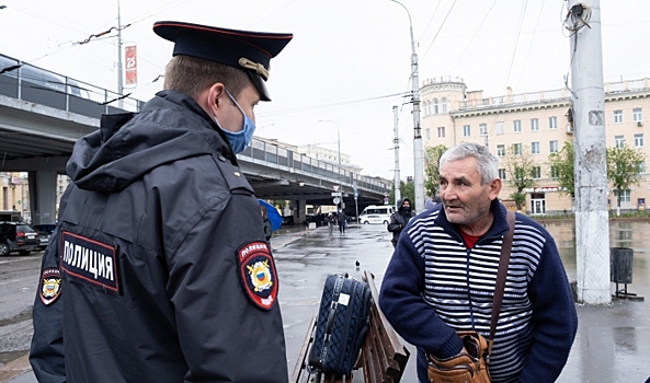 Волгоградцы с трудом привыкают к ношению масок и перчаток