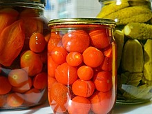 Российские врачи оценили способность консервированных овощей вызывать рак
