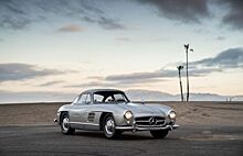 Знаменитый певец Адам Левин продает Mercedes-Benz 300 SL Gullwing