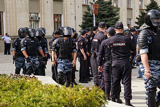 В Краснодаре участников шествия в поддержку Хабаровска задержала полиция