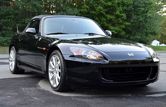На продажу выставили 10-летний родстер Honda S2000 почти без пробега