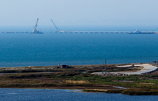 Назван ущерб от столкновения сухогруза с Керченским мостом