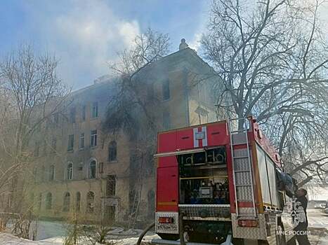 На Чернышевского в Саратове загорелся заброшенный памятник архитектуры