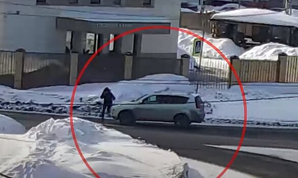 В Пятом поселке водитель кроссовера сбил человека на пешеходном переходе
