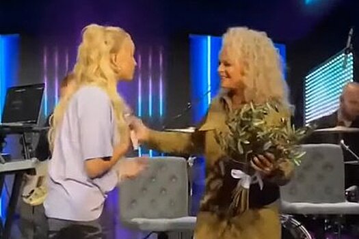 Лариса Долина помирилась с Валей Карнавал и пригласила ее выступить дуэтом