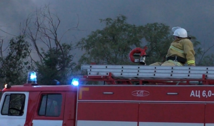 В Волгограде вечером загорелось неиспользуемое здание