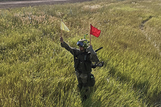 Более 300 десантников на полигоне в Волгоградской области уничтожили условного противника в ходе ночных рейдовых действий