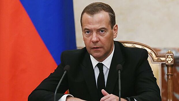 Медведев отчитал губернаторов за вранье