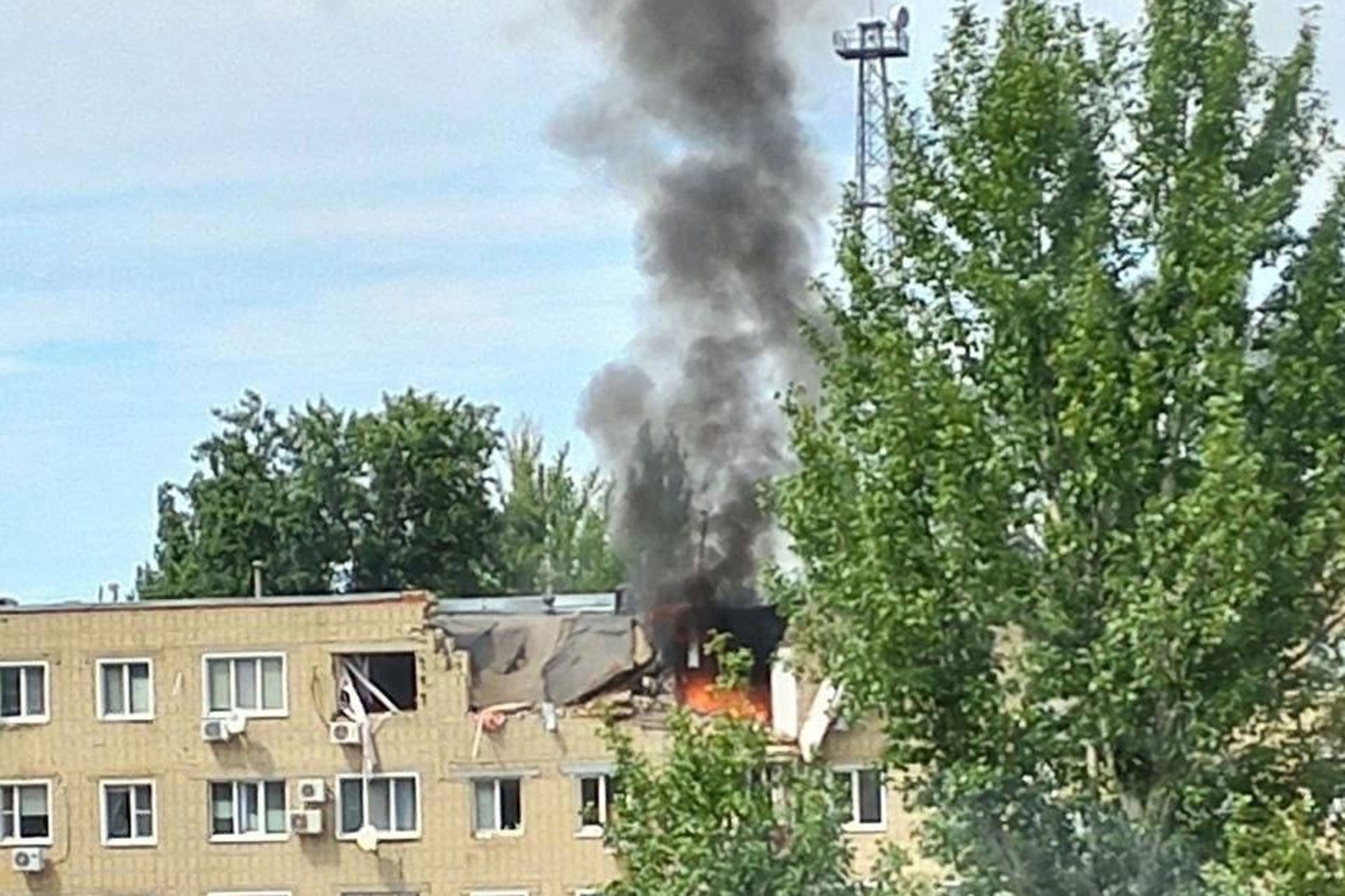 Возбуждено дело после взрыва и пожара в пятиэтажке под Саратовом