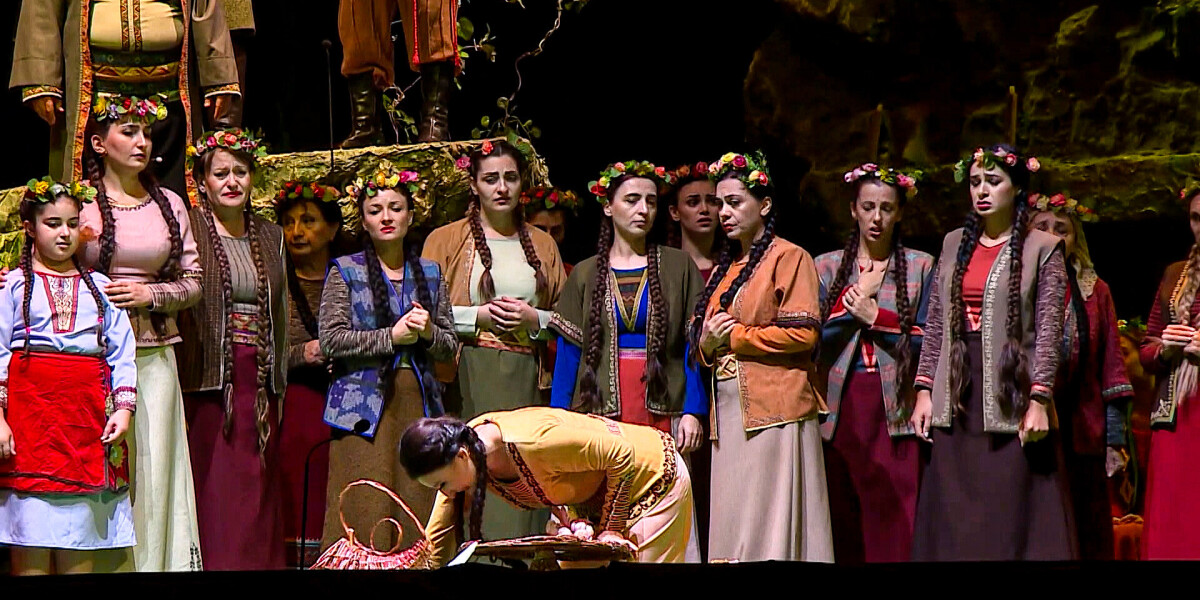 Артисты исполнили оперу «Ануш» в парке Еревана