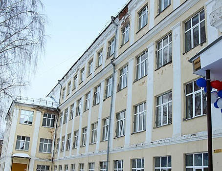 250 тыс. рублей выделят на сетку для аварийного фасада школы в Ижевске