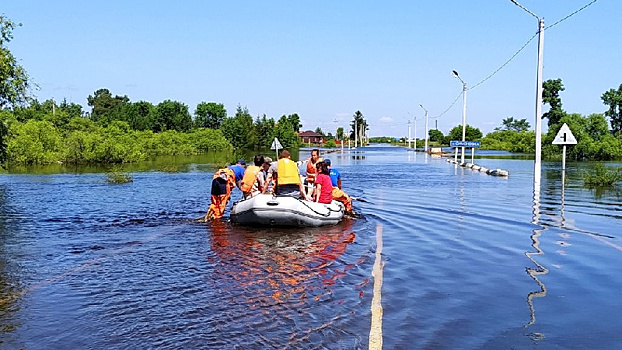 Поднять грядки и молиться: жители Благовещенска ждут новый паводок