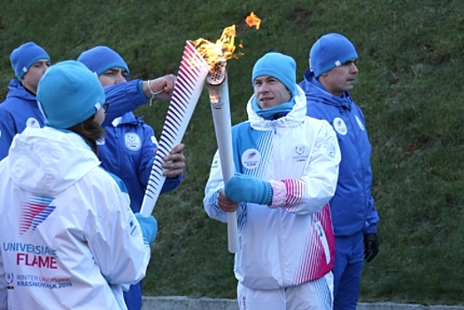 20-кратный чемпион мира Владимир Сидоренко пронес факел эстафеты Зимней универсиады по Казанскому Кремлю
