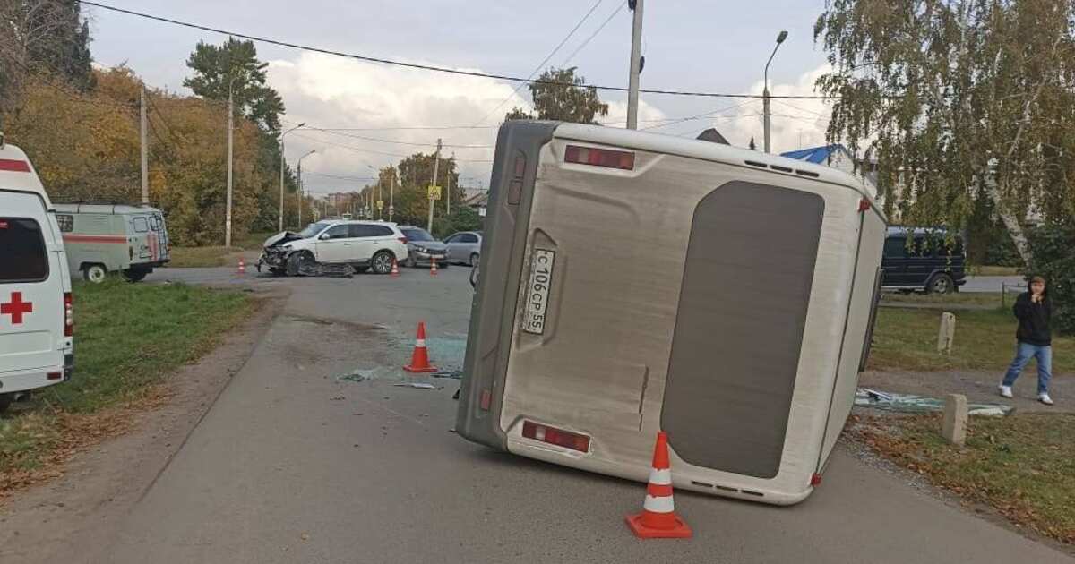 В ДТП с автобусом в Омске пострадали девять человек