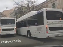 Водители двух автобусов с пассажирами стали выяснять отношения в Ростове