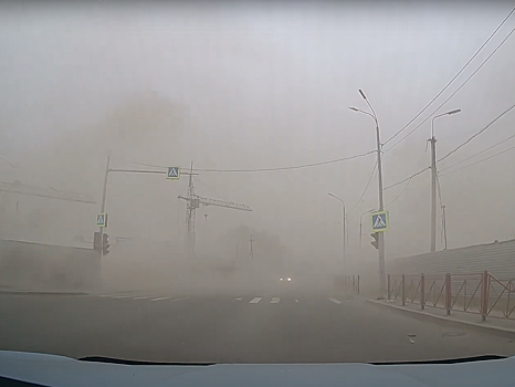 Летают крыши, разгораются пожары. Что пыльная буря творит в Иркутской области