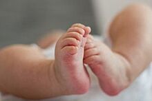 На Алтае 5-месячный ребенок скончался из-за совместного сна с матерью
