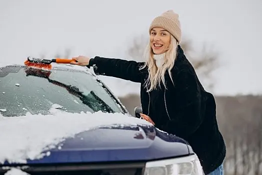 Москвичи рассказали о хороших заработках на откапывании автомобилей из сугробов