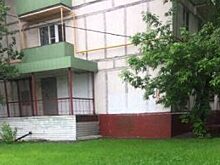 Вандальные надписи удалили с фасада дома на улице Яблочкова