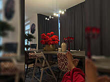 Жена актера Александра Петрова Виктория выложила фото интерьера их столовой