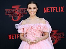 Пышное розовое платье и нежный мейк: Милли Бобби Браун на премьере нового сезона «Очень странных дел»