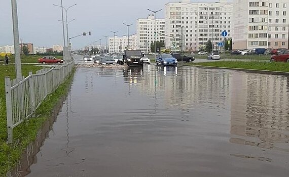 В Нижнекамске вчера затопило улицы после дождя