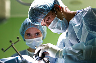 Хирурги в Петербурге сделали редкие операции маленьким пациентам