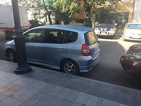 Автомобилисты Владивостока придумали необычной способы защиты от эвакуаторов