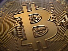 Эксперты назвали причины снижения курса биткоина