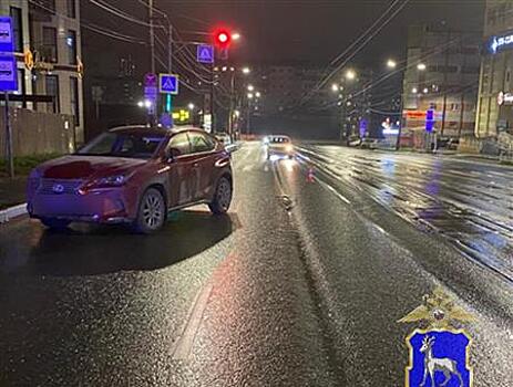 В Самаре женщина на Lexus сбила выходившего из трамвая подростка