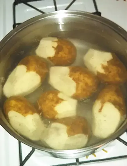 «Жена попросила меня почистить половину той картошки, что у нас есть. Миссия выполнена».