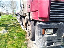 В Темрюке под колеса грузовика попала 12-летняя девочка