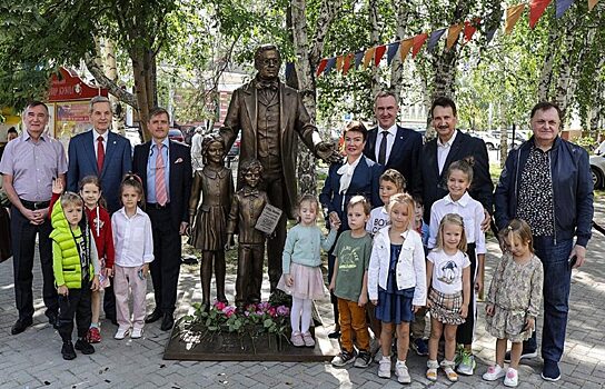 В Тюмени появилась скульптура Петра Ершова