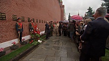 У некрополя Кремлевской стены почтили память маршала Соколовского