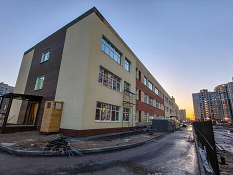 В Омске достроили школу в микрорайоне Серебряный берег