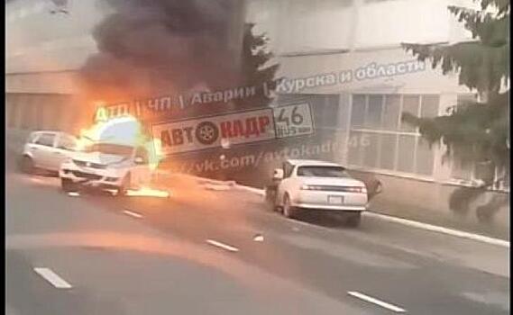В Курске горели два автомобиля